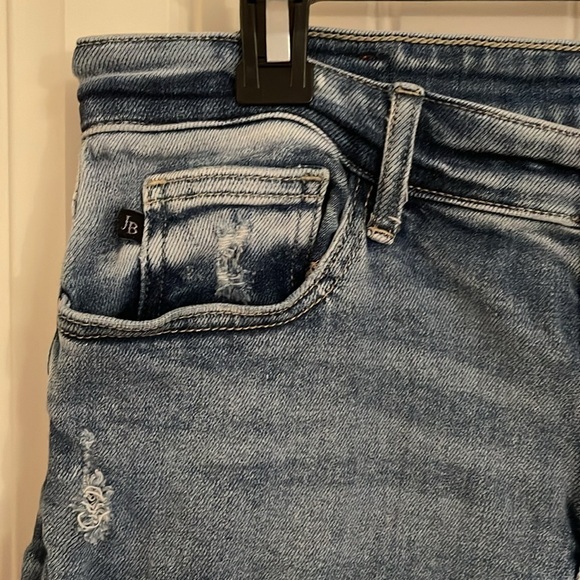Judy Blue Women's Size 15/32 Straight Fit Distressed Medium Wash Raw Hem Jeans - Picture 3 of 14